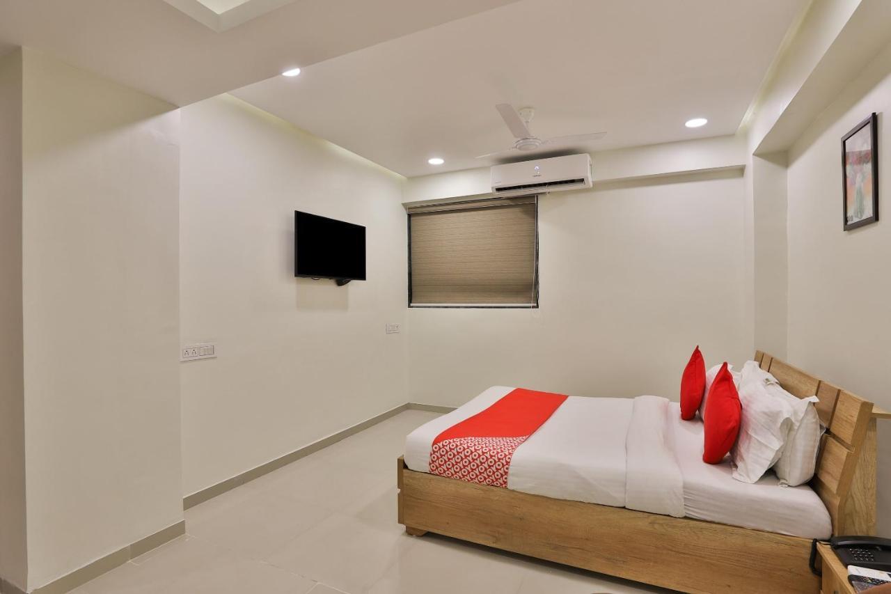 Collection O 12462 Hotel Shiv Inn Gandhinagar Eksteriør billede